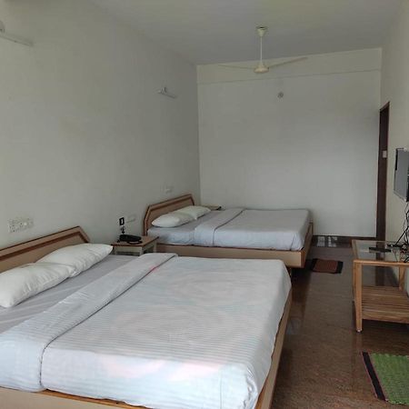 Sabari Residency Hotel Vālpārai Exterior foto
