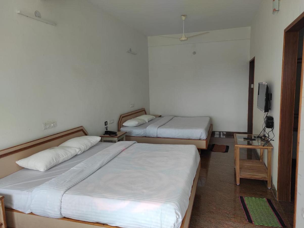 Sabari Residency Hotel Vālpārai Exterior foto