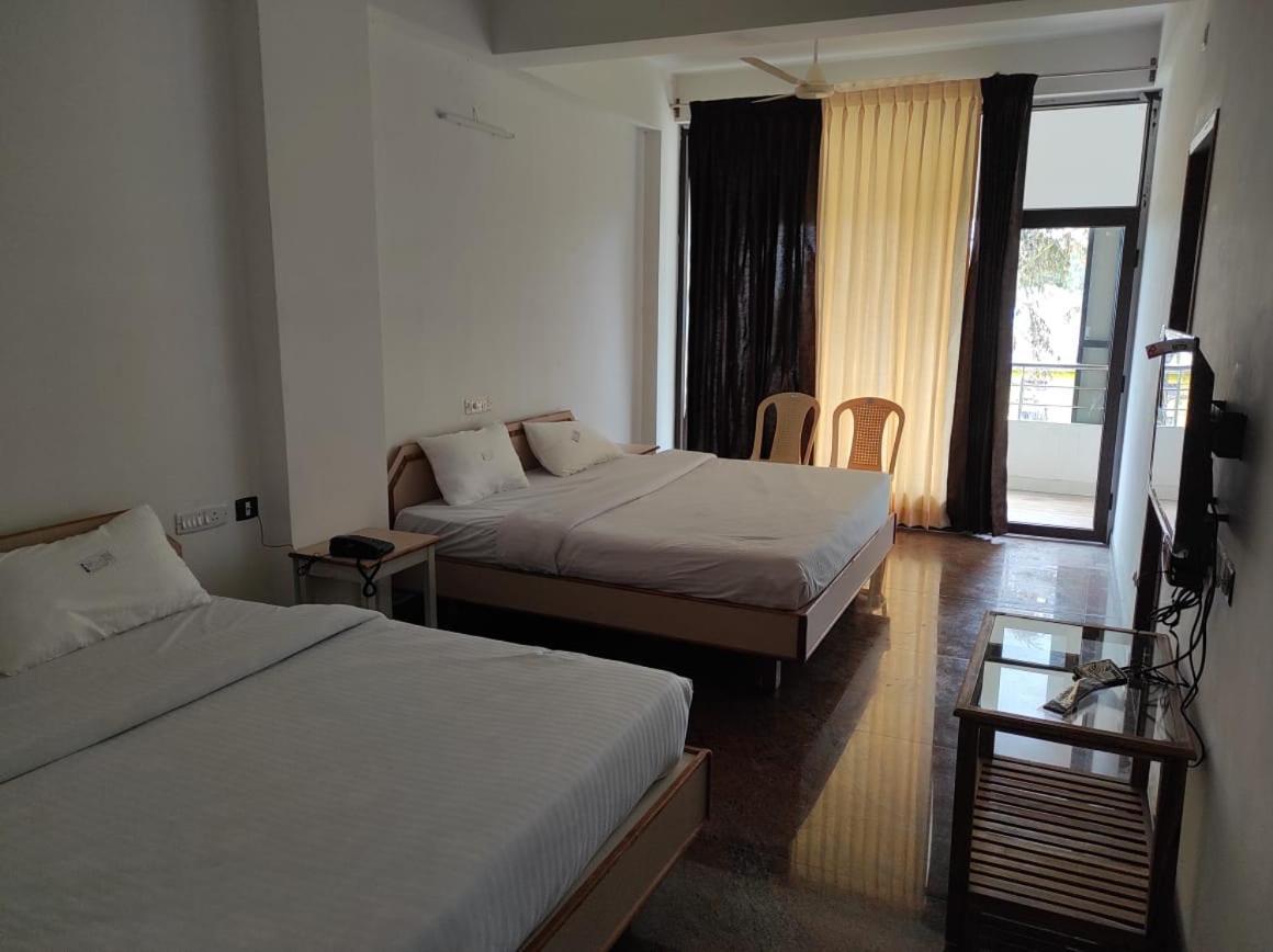 Sabari Residency Hotel Vālpārai Exterior foto