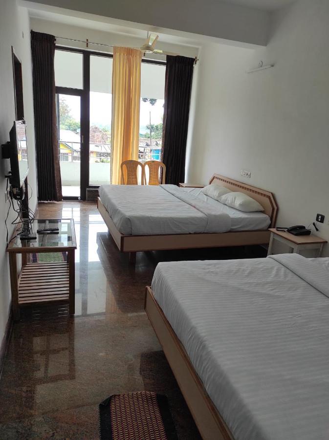 Sabari Residency Hotel Vālpārai Exterior foto