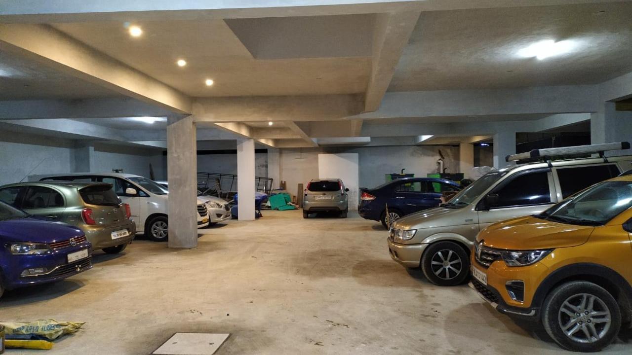 Sabari Residency Hotel Vālpārai Exterior foto