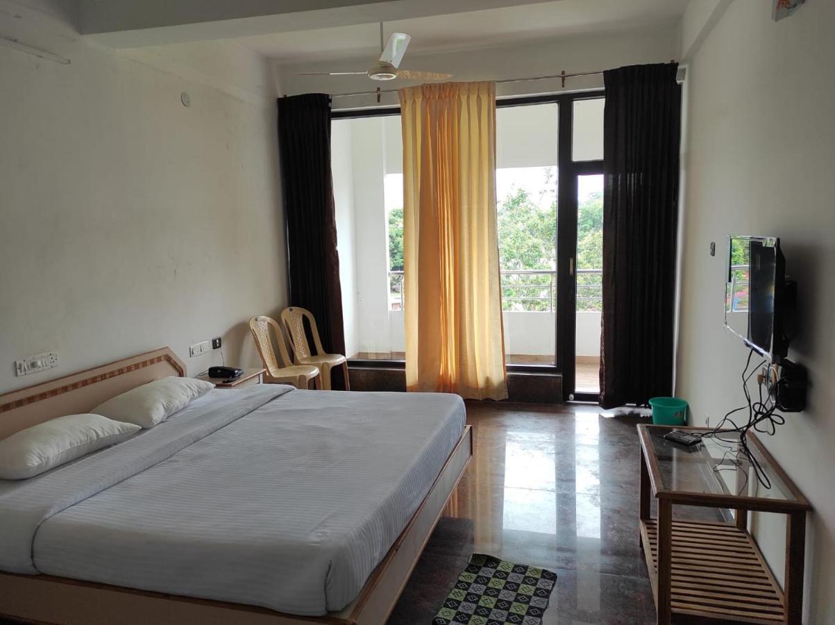 Sabari Residency Hotel Vālpārai Exterior foto