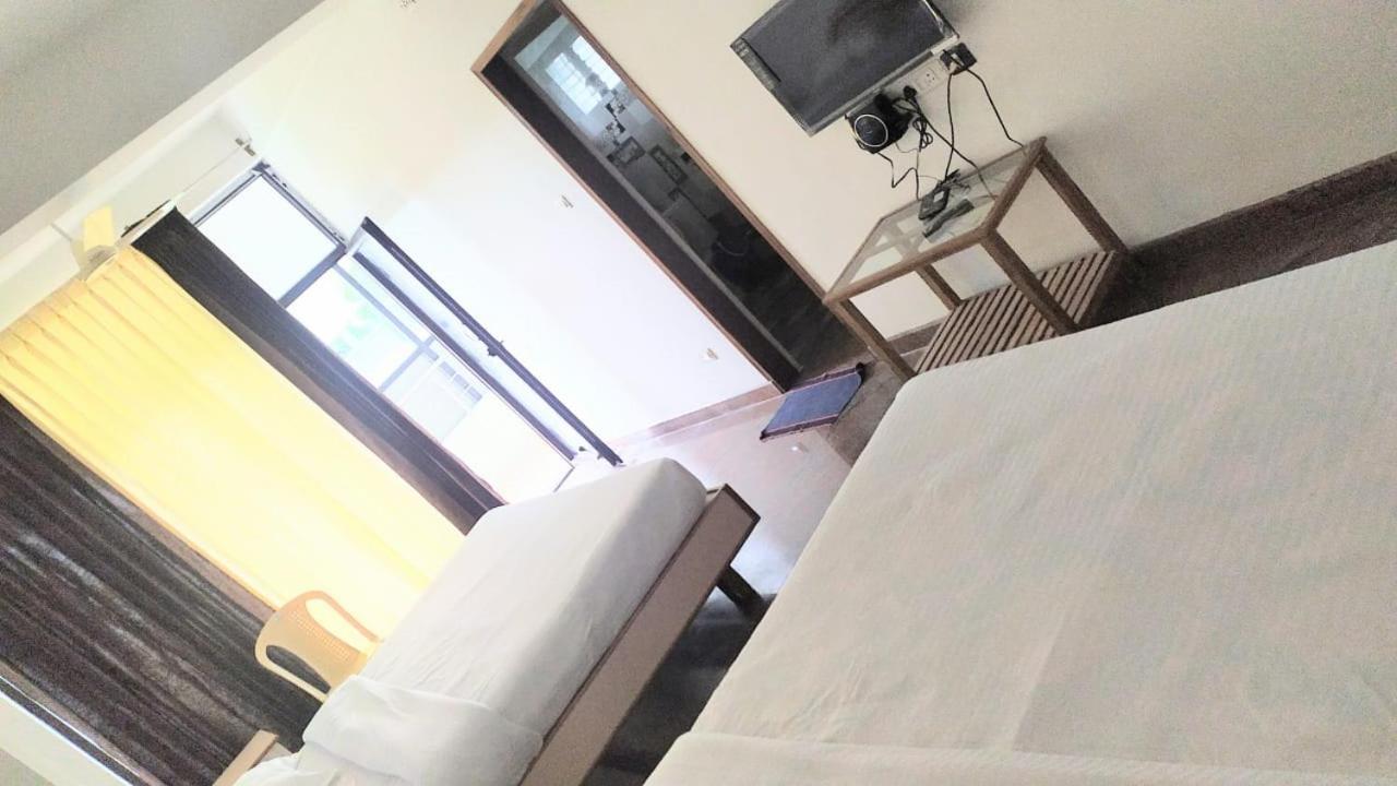Sabari Residency Hotel Vālpārai Exterior foto
